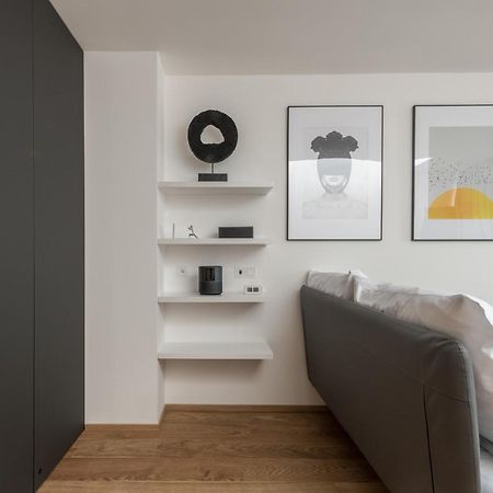 Fully Renovated Stylish Duplex In A Convenient Location Apartment Prague Ngoại thất bức ảnh